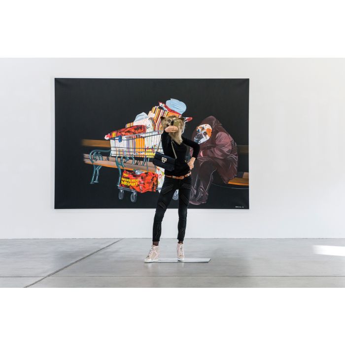 Deborah Sengl, Home Story 1, 2015, Acryl auf Leinwand, 200 x 300 cm, Skulptur lebensgroß, Was, Textil